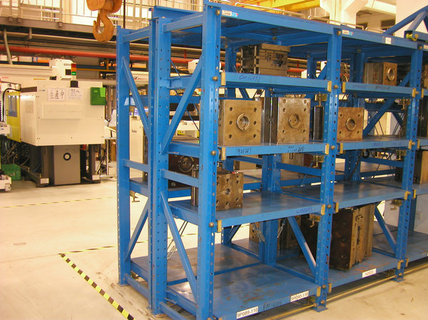 美觀中型模具架